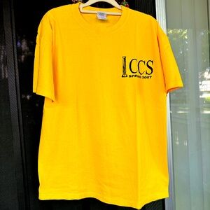 Hey it’s beautiful t shirt by the brand Gilden in L size with black print.